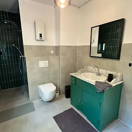 Komfortable Stadtwohnung Mit Terrasse