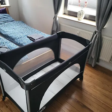 Komfortable Stadtwohnung Mit Terrasse Апартаменты *